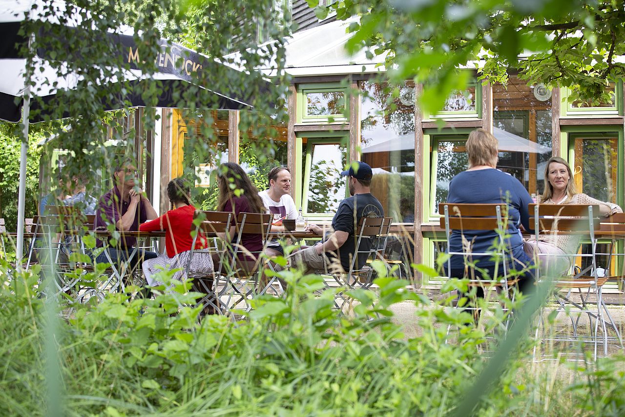 Gelände und Menschen