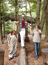 Schulklasse auf der Marderland-Tour im Wildpark Niedersachsen
