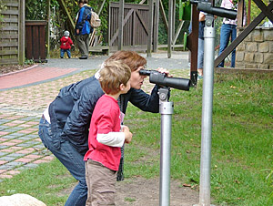 Fernglas im Tierpark Niedersachsen